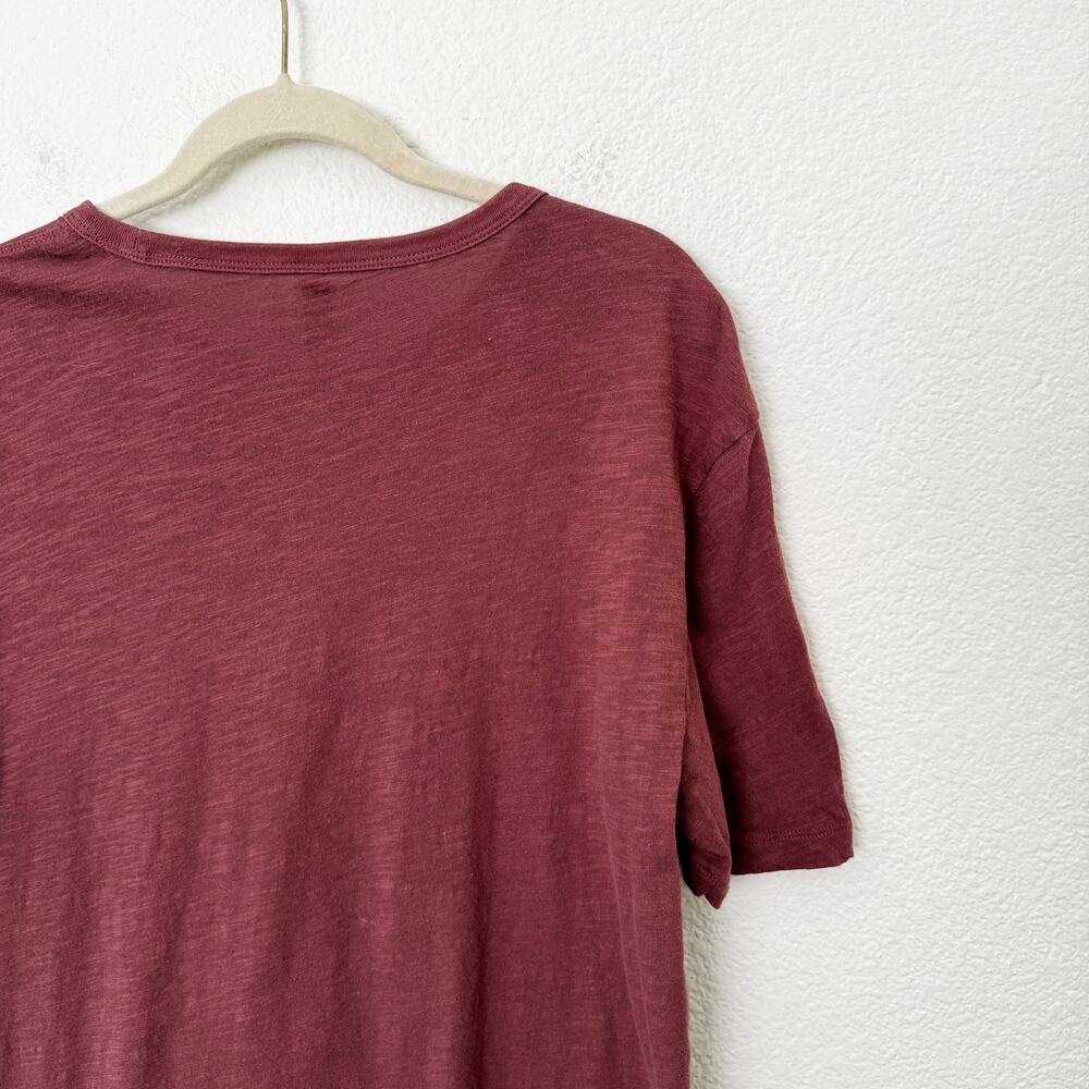 [Vuori] Maroon Ruby Men's Crew Neck Short Sleeve Pocket Tee T-Shirt Sz Medium M - Picture 5 of 11
